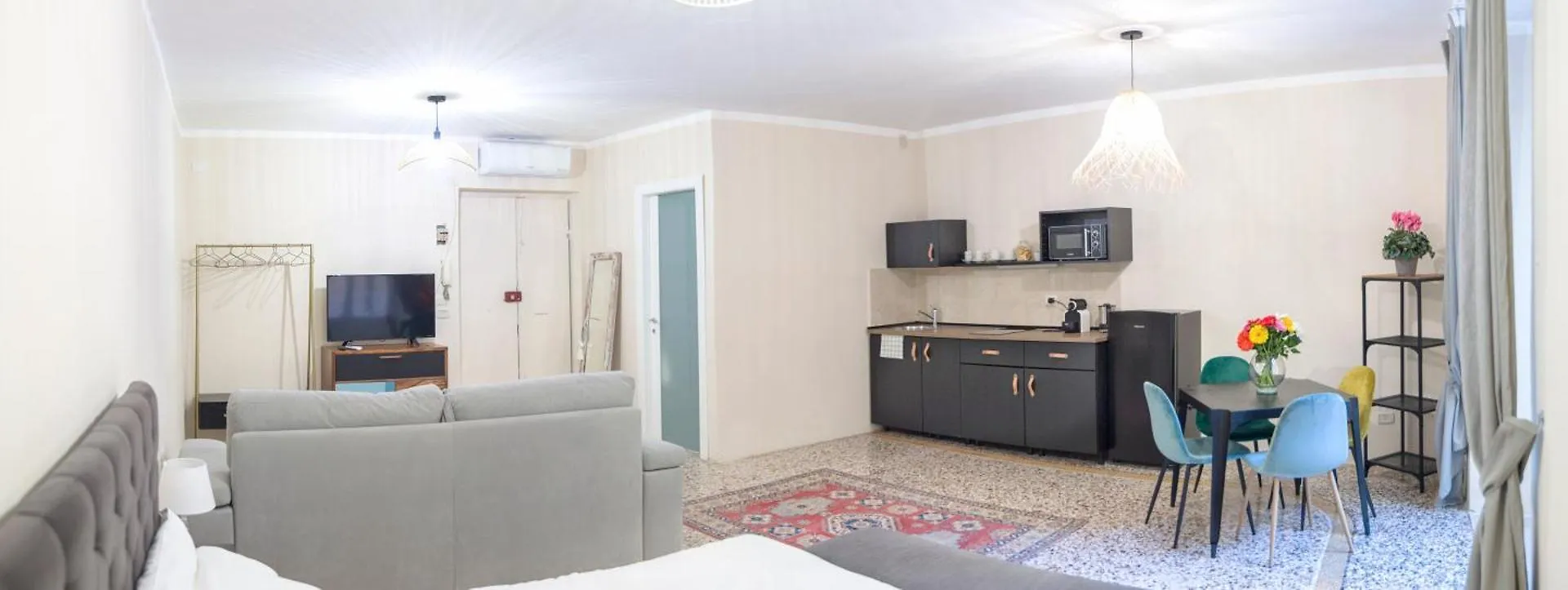 *** Guest house La Piazzetta Rooms & Apartments Genoa Italy